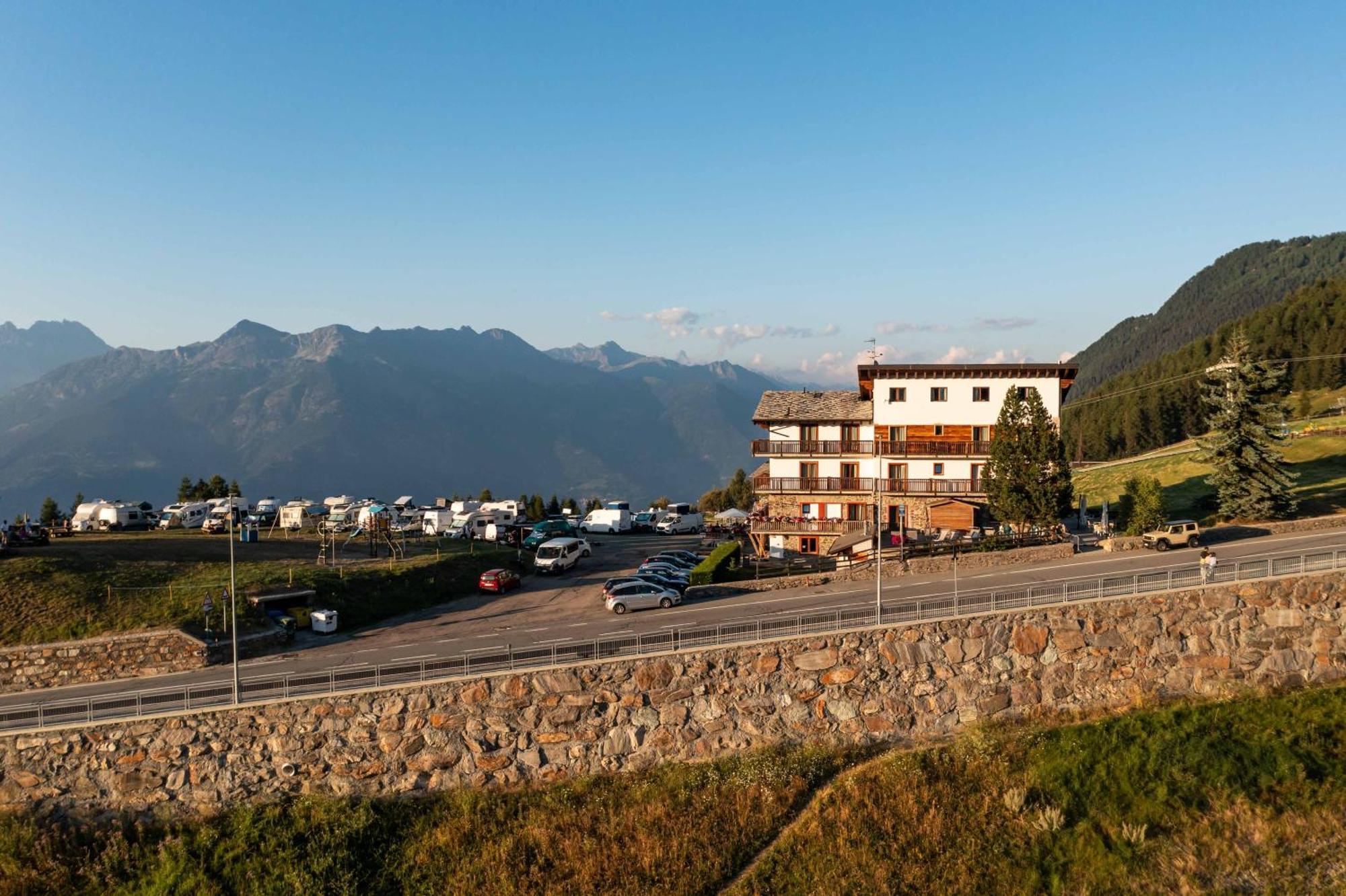Chalet Des Alpes Gressan Exteriör bild